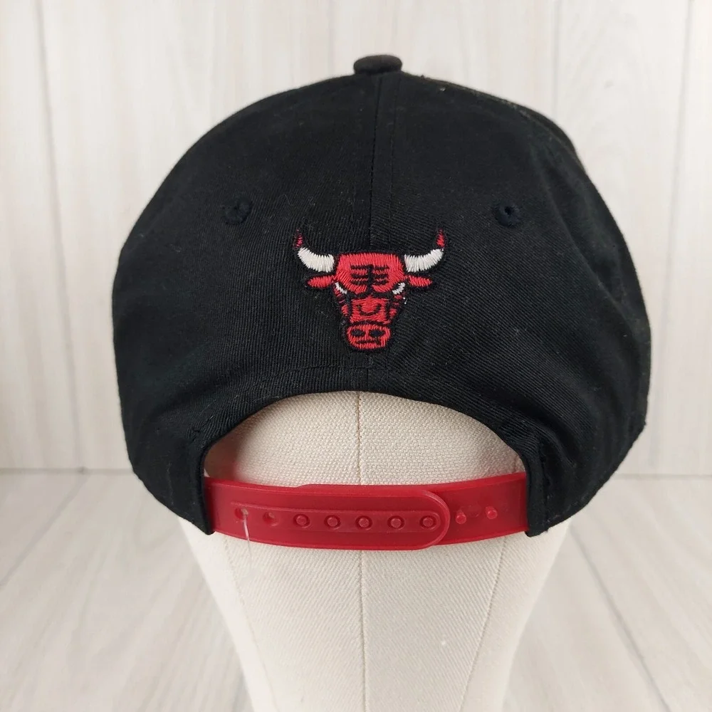 Adidas Chicago Bulls Snapback Hat Mens OSFM Black Red NBA Trefoil Flat Brim Cap‎